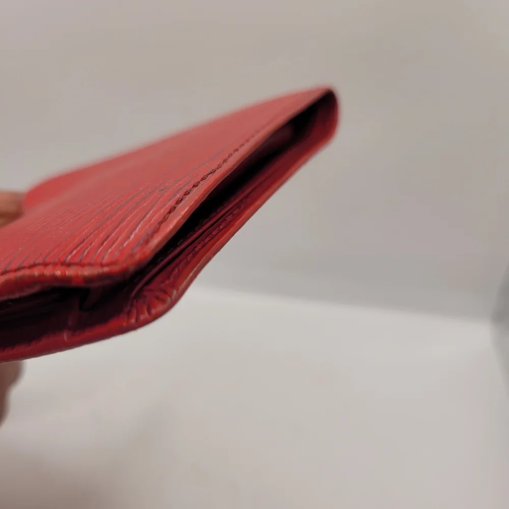 Louis Vuitton Red Textured Wallet - Picture 4 of 7